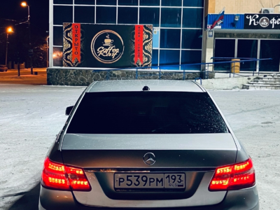 Продам автомобиль Mercedes Benz Е212