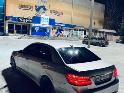 Продам автомобиль Mercedes Benz Е212