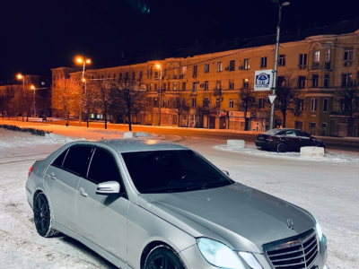 Продам автомобиль Mercedes Benz Е212