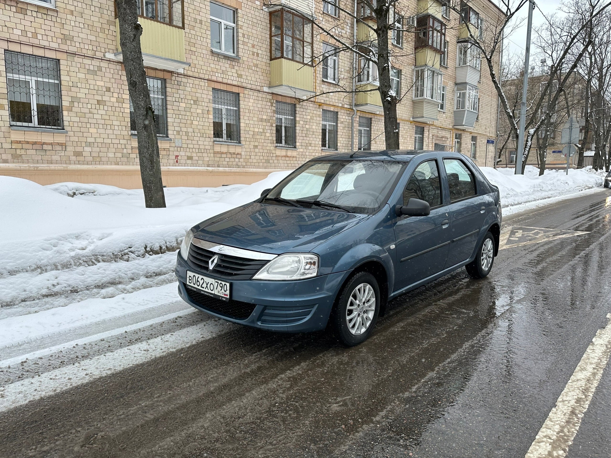 продаётся Renault Logan 2012г МТ