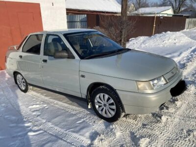 Продам LADA 2110 год 2004, седан цвет серебристый