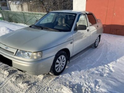 Продам LADA 2110 год 2004, седан цвет серебристый