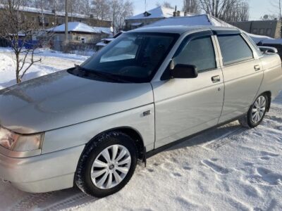 Продам LADA 2110 год 2004, седан цвет серебристый