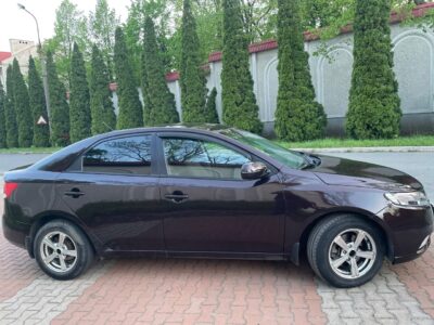 Продам kia cerata 2011 год двигатель 1.6