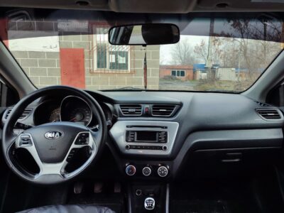 Продам kia rio 2016 год