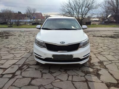 Продам kia rio 2016 год